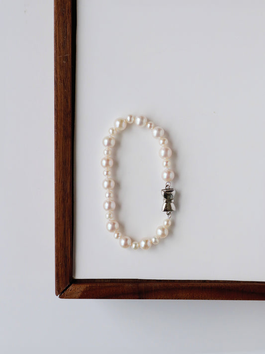 Bow Pearl Interval Bracelet Details: