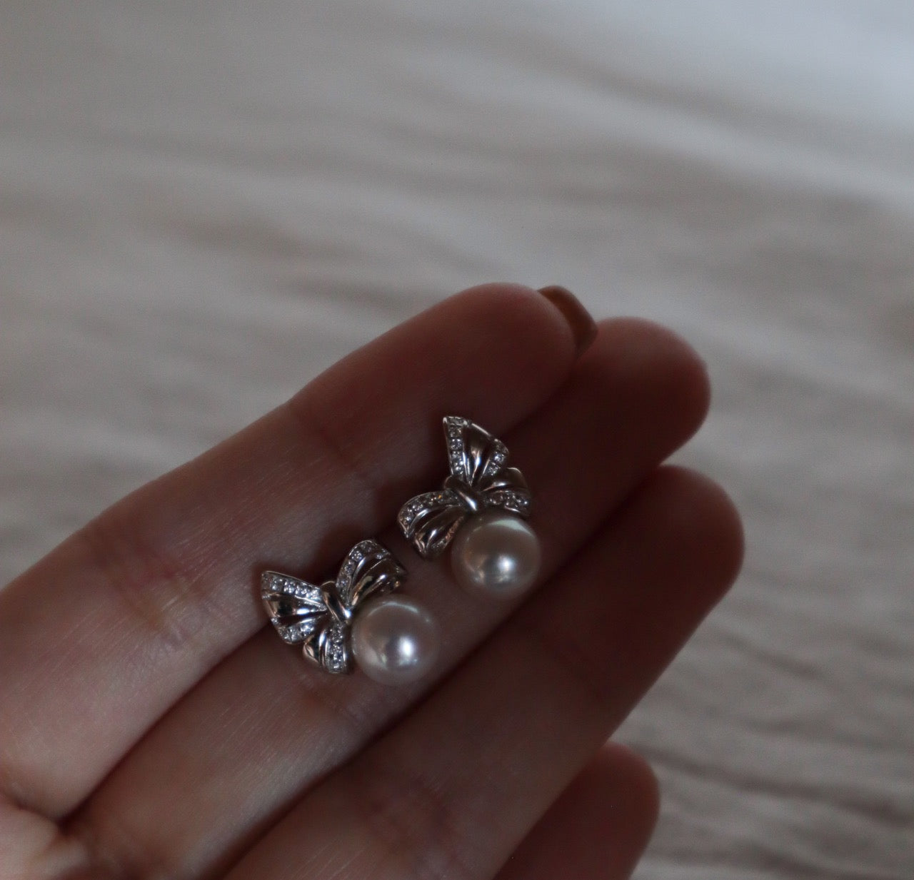 Bow Pearl Stud Earrings