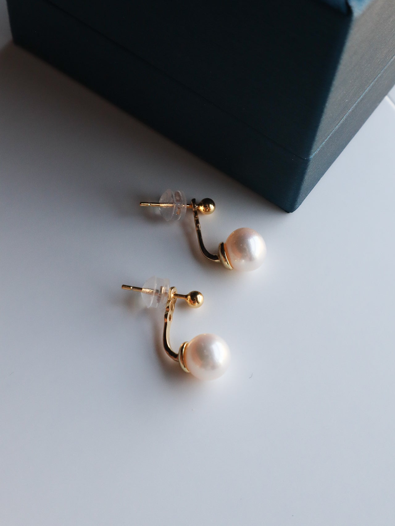 Layered Harmony: 7-8mm Pearl Mismatched Stud Earrings