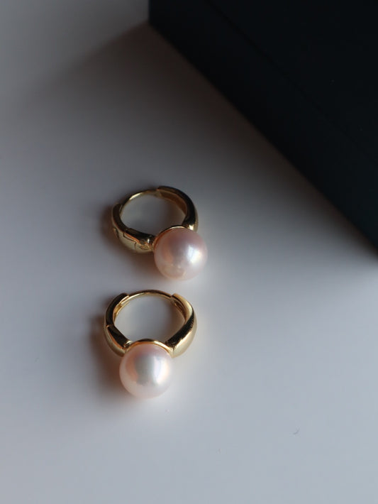 Aphrodite Pearl Stud Earrings