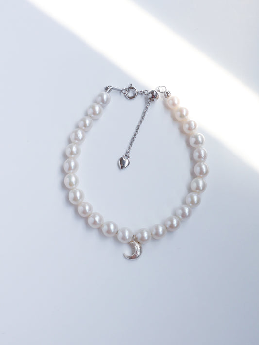 Artemis Moon Pearl Bracelet - 6-7mm